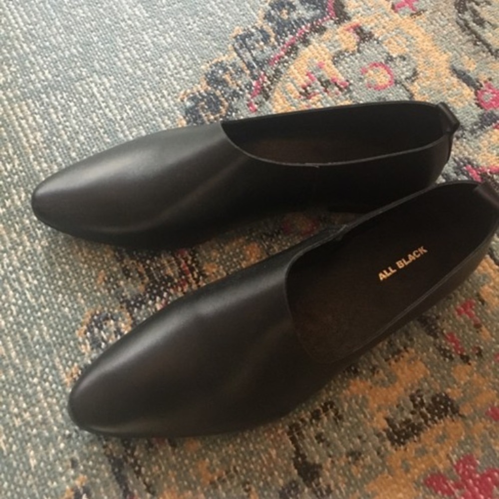 ALL BLACK side scoop chic flats sz 38